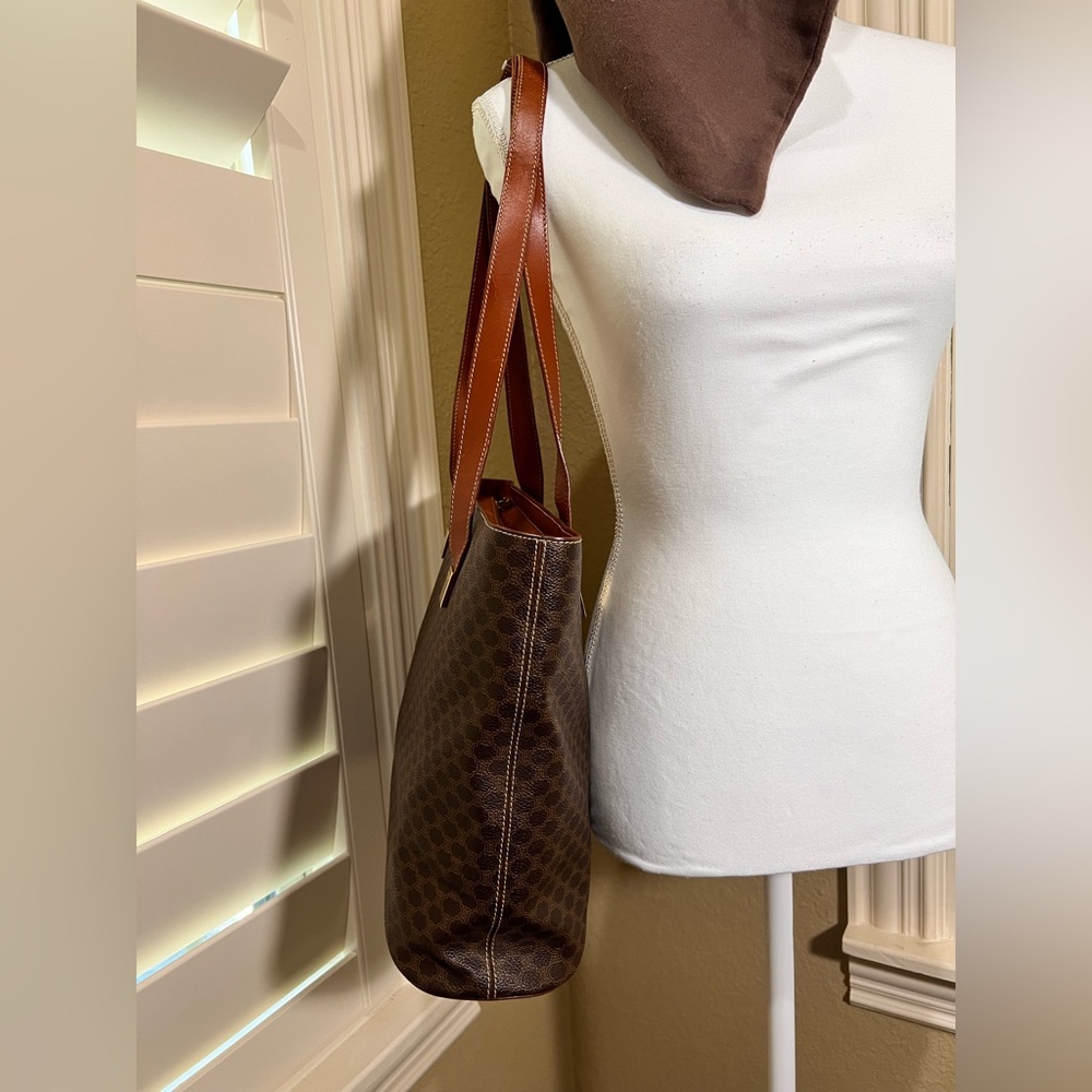 👜AUTHENTIC👜 Celine Macadam Vintage Monogram Tote with Gold Detail - Picture 13 of 16